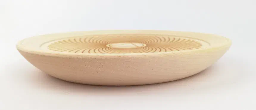 Crown chakra on a small plate (16cm/6.3in in diameter), bottom.