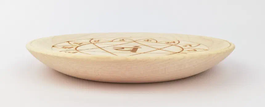 Heart chakra on a small plate (16cm/6.3in in diameter), bottom.