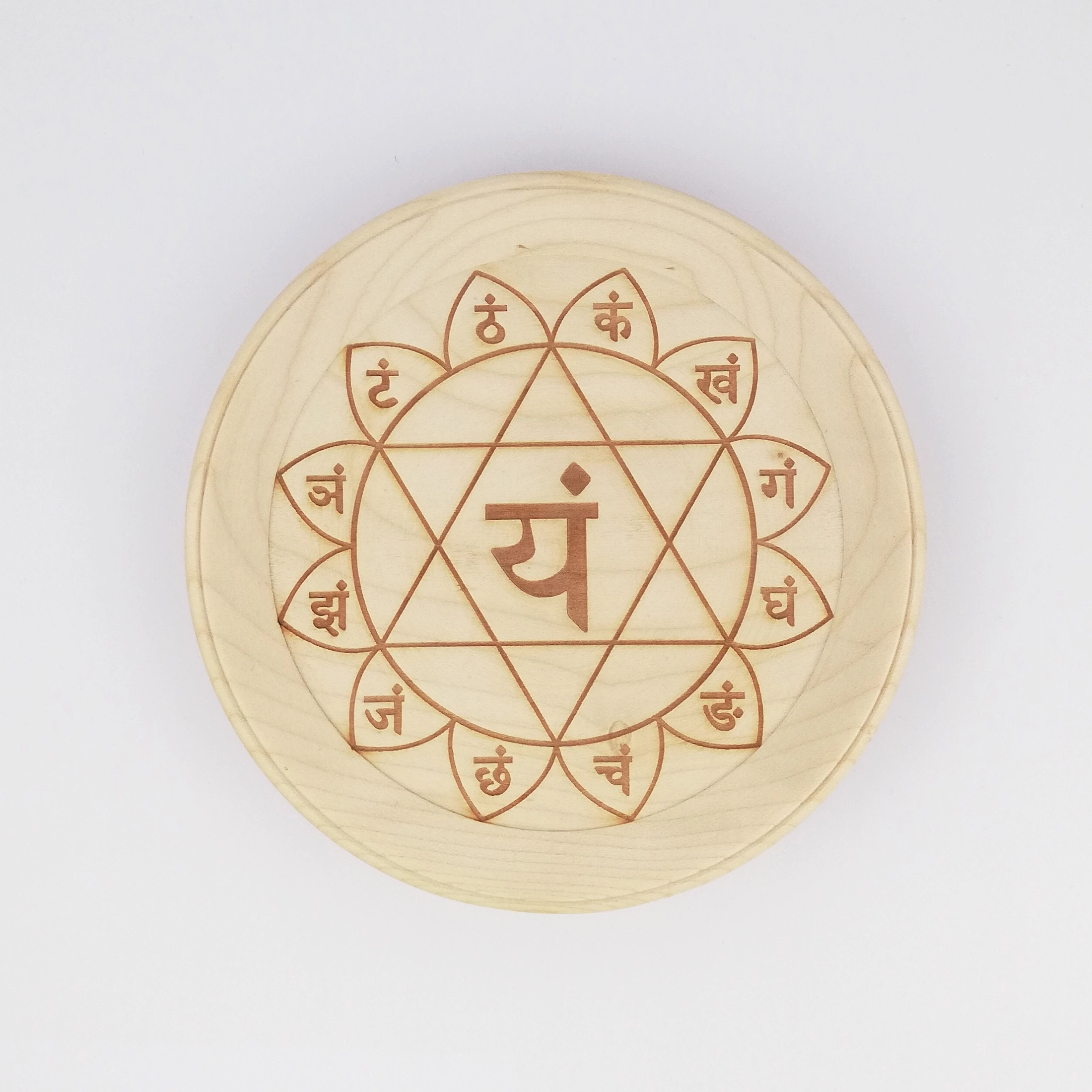 Heart chakra on a small plate (16cm/6.3in in diameter), front.