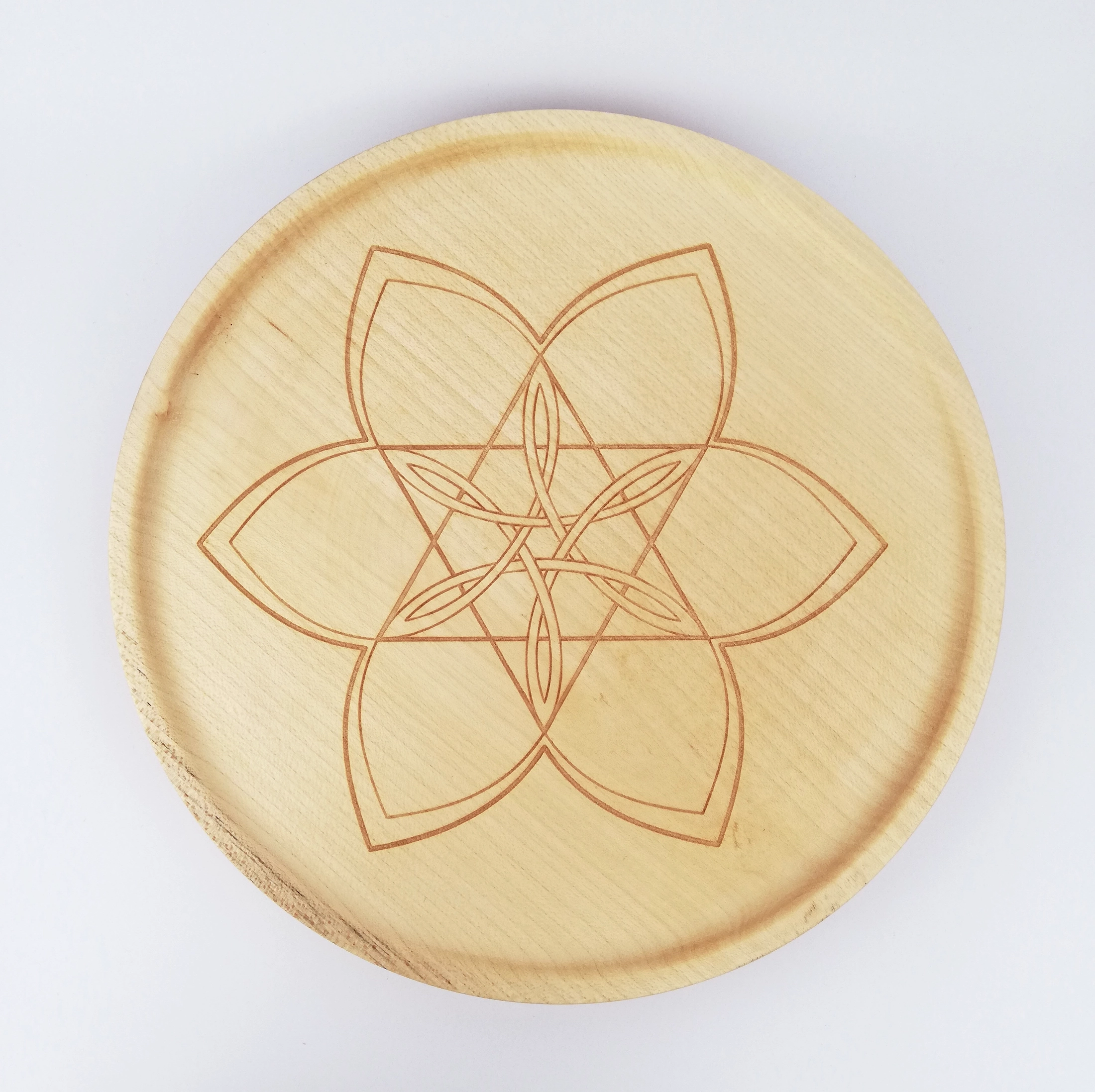 Hexagram (version 2) on a middle plate (24cm/9.4in in diameter), front.