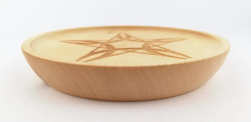 Pentagram on a small plate (16cm/6.3in in diameter), bottom.