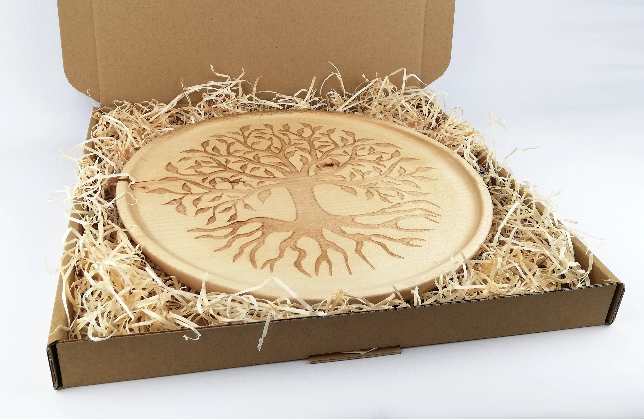 Tree of life (version 2) on a big plate (30cm/11.8in in diameter), packed in a box.